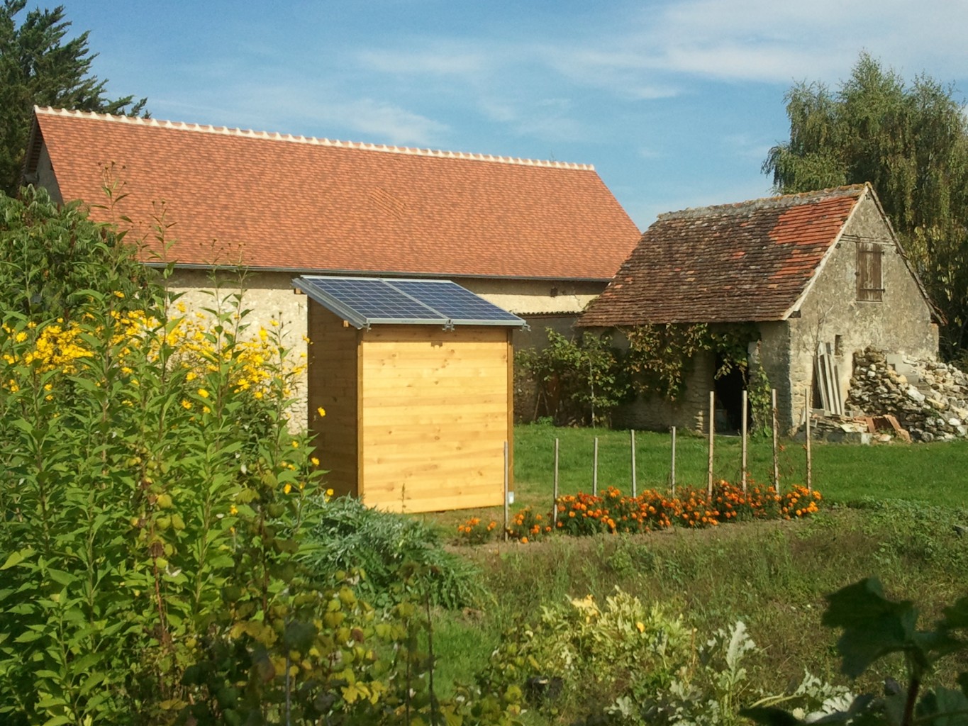 installation solaire pour l'arrosage du jardin
